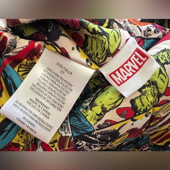 NWT MARVEL Avengers All Over Print Reversible Puffer Fleece Jacket Size 2T Hood - Picture 6 of 6